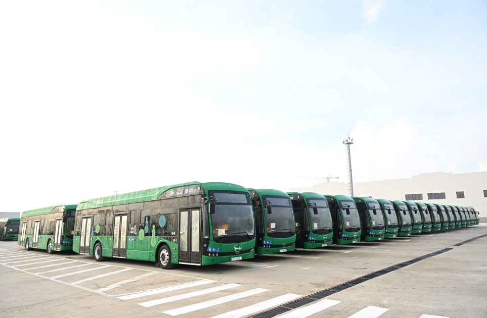President Ilham Aliyev reviews operations of Zigh Electric Bus Depot (PHOTO/VIDEO)