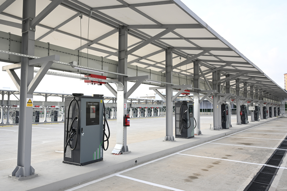 President Ilham Aliyev reviews operations of Zigh Electric Bus Depot (PHOTO/VIDEO)