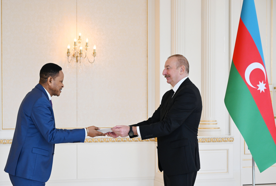 President Ilham Aliyev receives credentials of incoming ambassador of Democratic Republic of Congo to Azerbaijan
 (PHOTO/VIDEO)