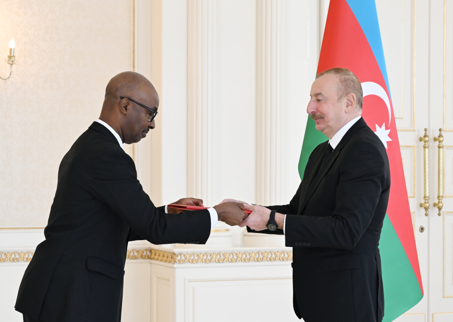 President Ilham Aliyev accepts credentials of incoming ambassador of Rwanda to Azerbaijan (PHOTO/VIDEO)