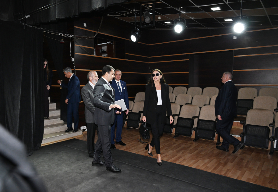 First Vice-President Mehriban Aliyeva visits Azerbaijan State Pantomime Theatre (PHOTO/VIDEO)
