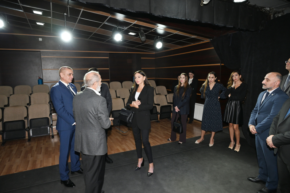 First Vice-President Mehriban Aliyeva visits Azerbaijan State Pantomime Theatre (PHOTO/VIDEO)