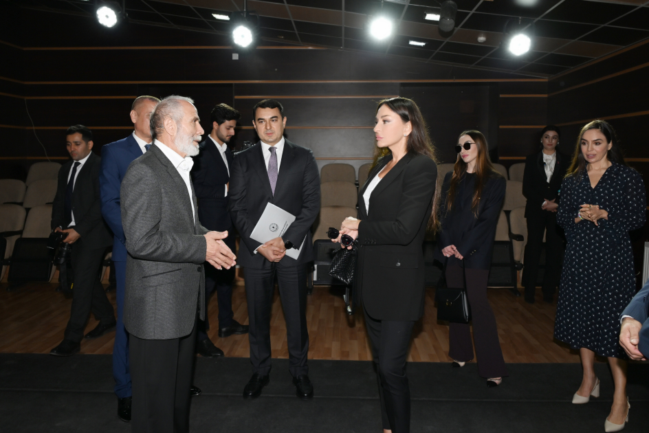 First Vice-President Mehriban Aliyeva visits Azerbaijan State Pantomime Theatre (PHOTO/VIDEO)