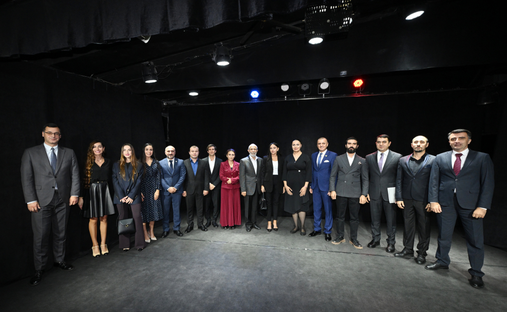 First Vice-President Mehriban Aliyeva visits Azerbaijan State Pantomime Theatre (PHOTO/VIDEO)