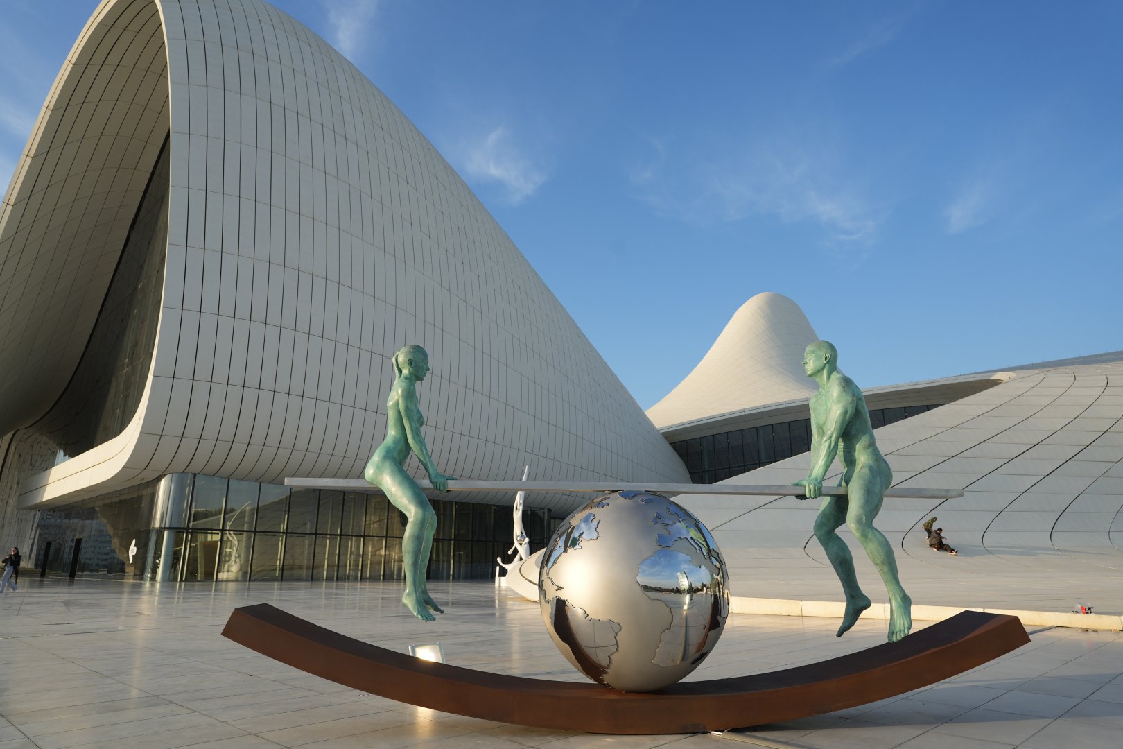 Heydar Aliyev Center hosts Lorenzo Quinn's 'Equilibrium in Nature' exhibition (PHOTO)