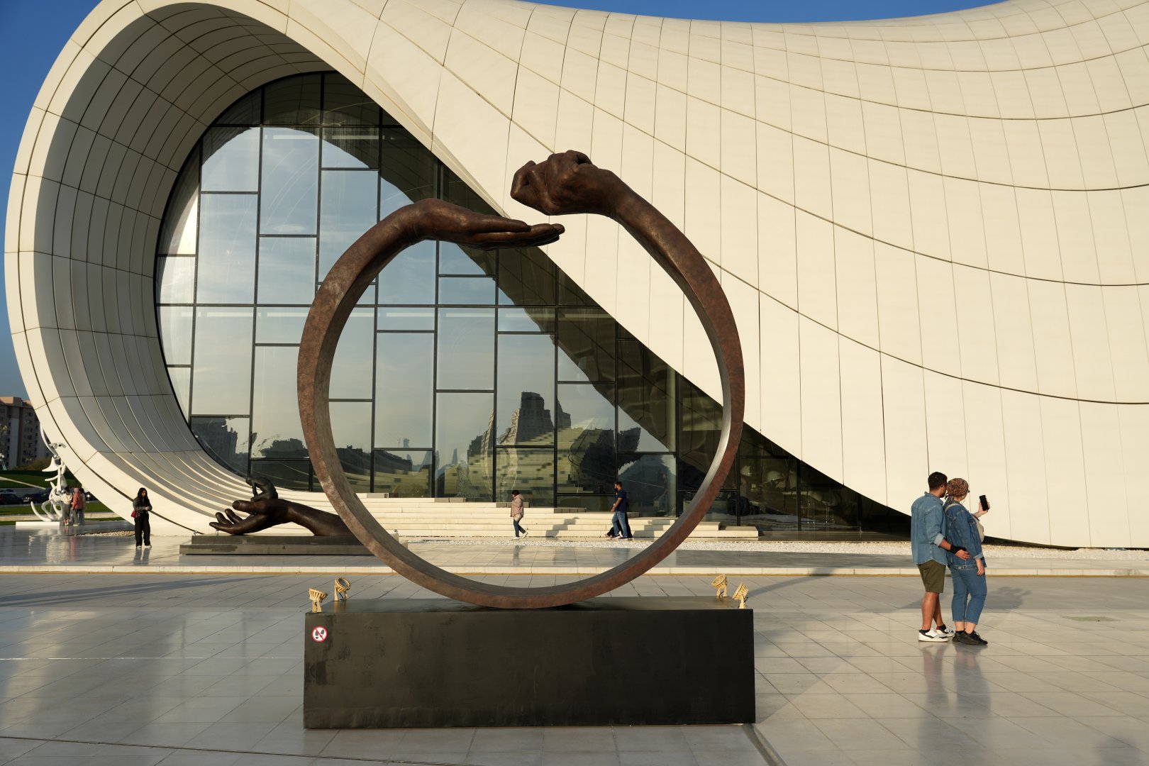 Heydar Aliyev Center hosts Lorenzo Quinn's 'Equilibrium in Nature' exhibition (PHOTO)