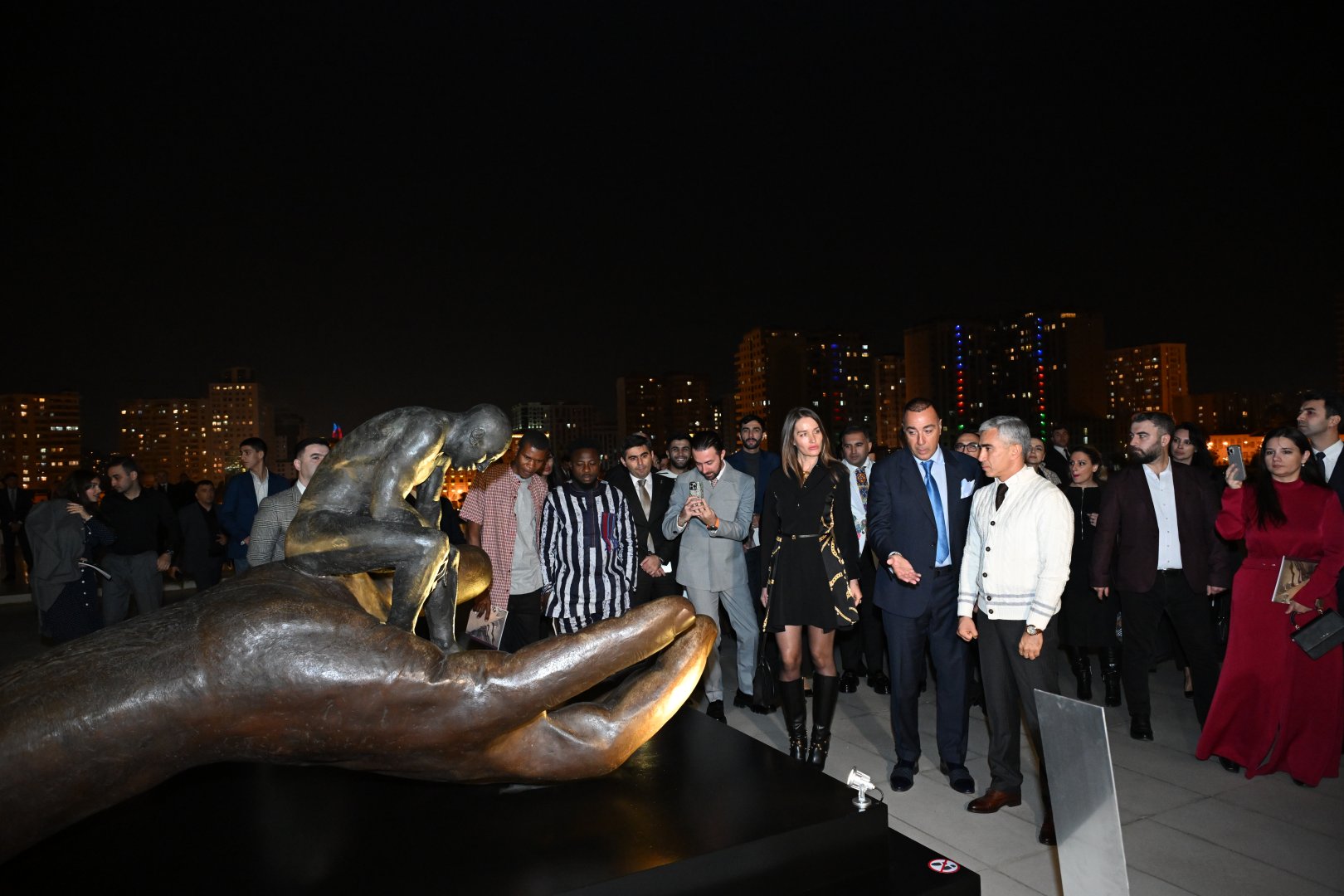 Heydar Aliyev Center hosts Lorenzo Quinn's 'Equilibrium in Nature' exhibition (PHOTO)