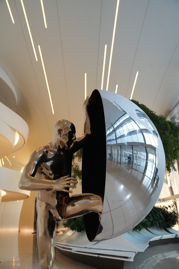 Heydar Aliyev Center hosts Lorenzo Quinn's 'Equilibrium in Nature' exhibition (PHOTO)