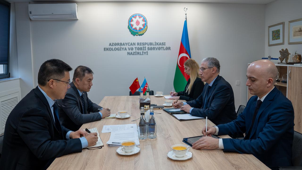 Azerbaijan's ecology minister discusses COP29 with China's Charge d'Affaires