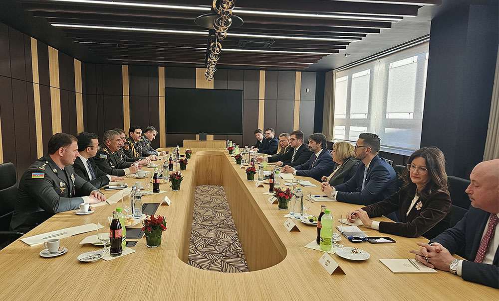 Azerbaijan's defense minister pays official visit to Slovakia (PHOTO)