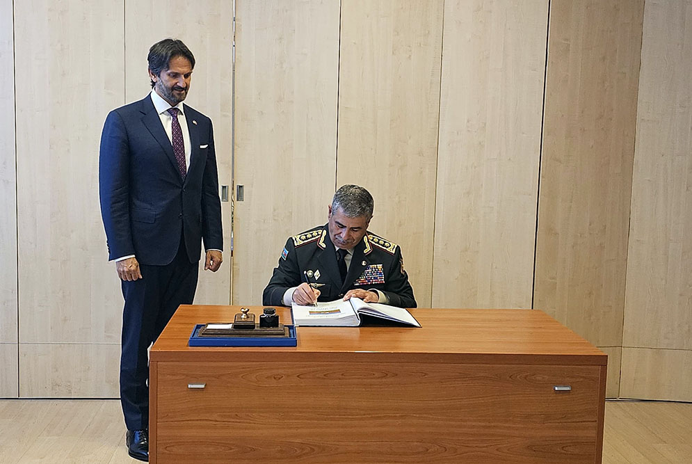 Azerbaijan's defense minister pays official visit to Slovakia (PHOTO)