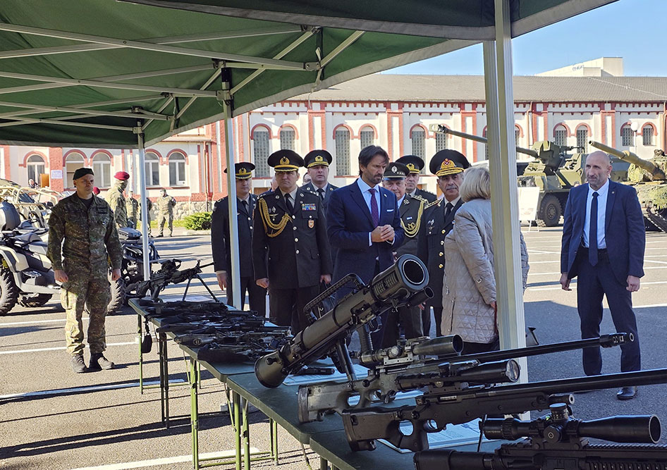 Azerbaijan's defense minister pays official visit to Slovakia (PHOTO)