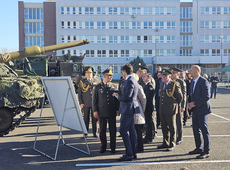 Azerbaijan's defense minister pays official visit to Slovakia (PHOTO)