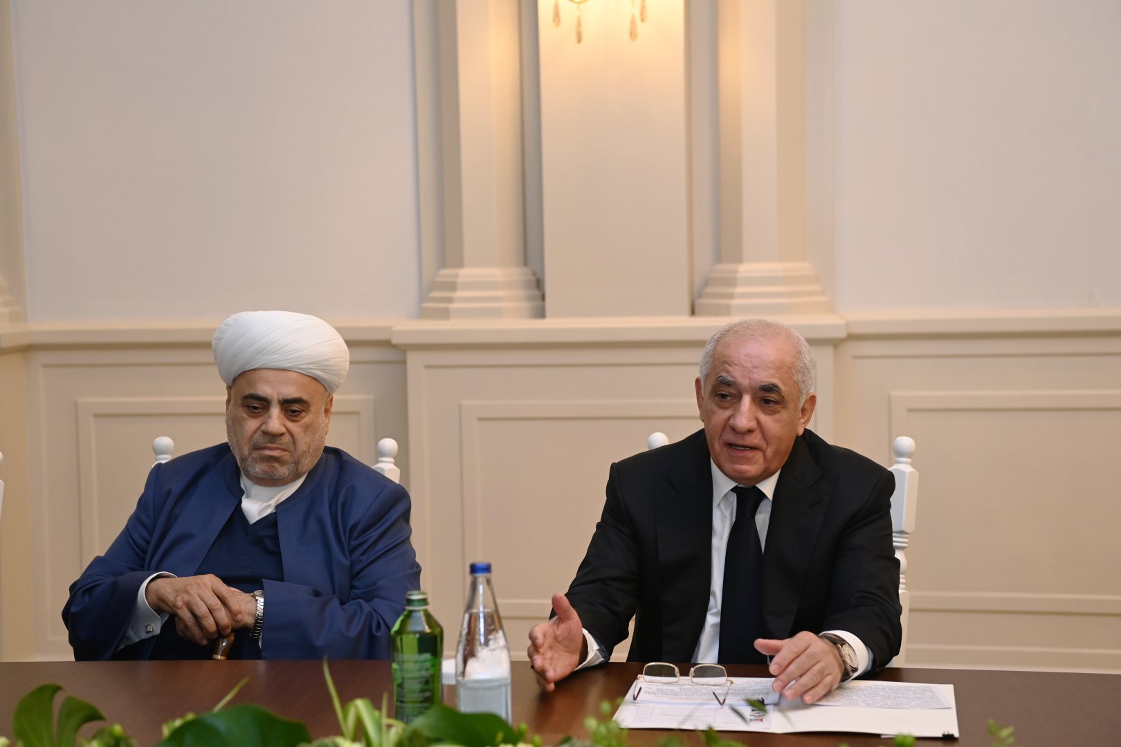 Azerbaijani PM meets attendees of Global Summit of Religious Leaders in Baku (PHOTO)