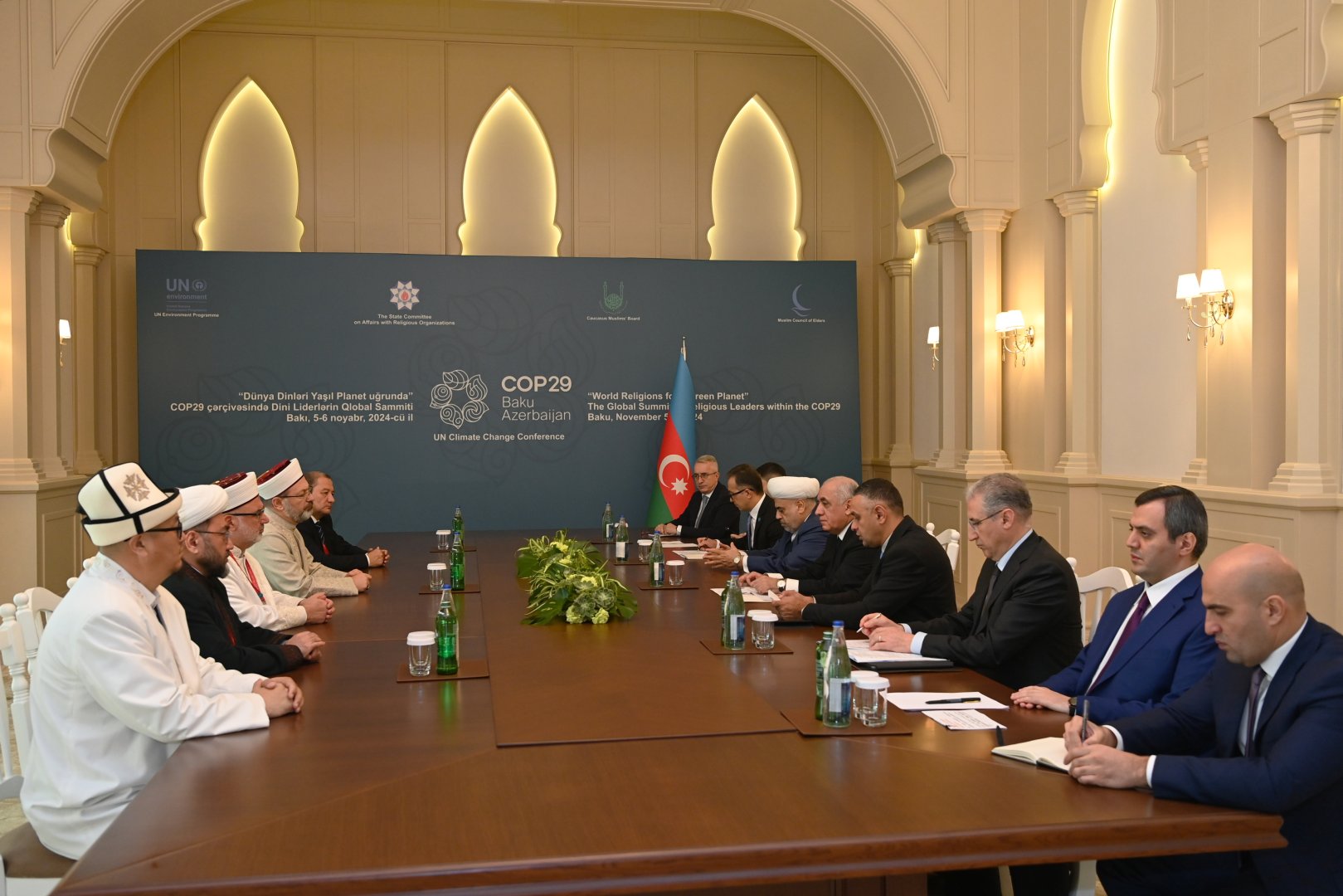 Azerbaijani PM meets attendees of Global Summit of Religious Leaders in Baku (PHOTO)