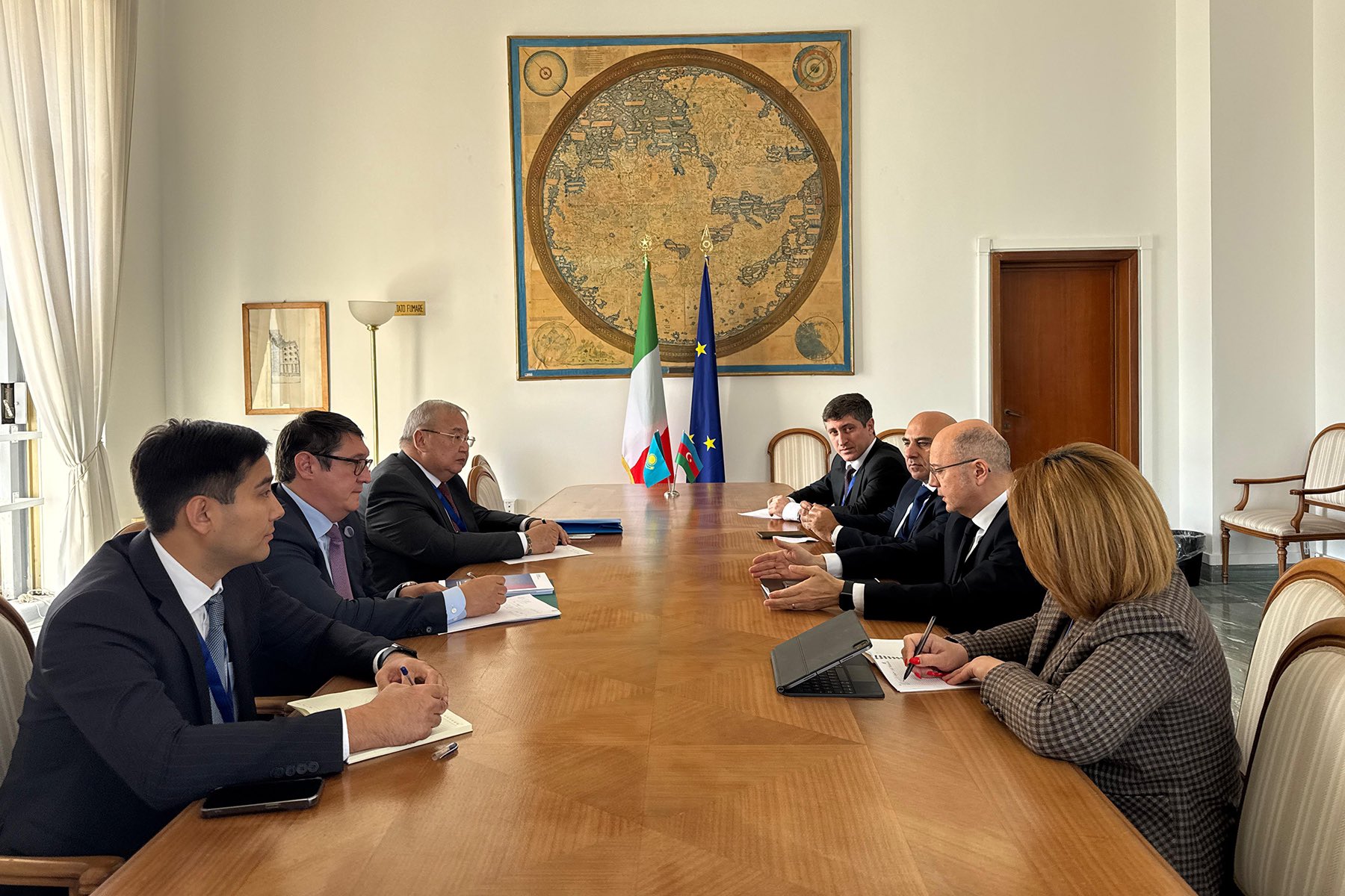 Azerbaijan, Kazakhstan pledge to develop Central Asia's green energy corridor