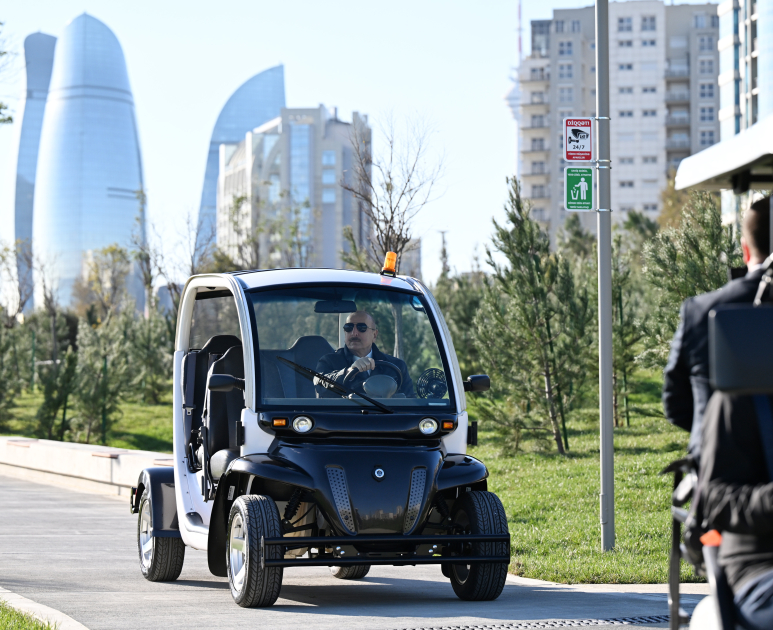 President Ilham Aliyev attends inauguration of third section of Central Park in Baku (PHOTO/VIDEO)