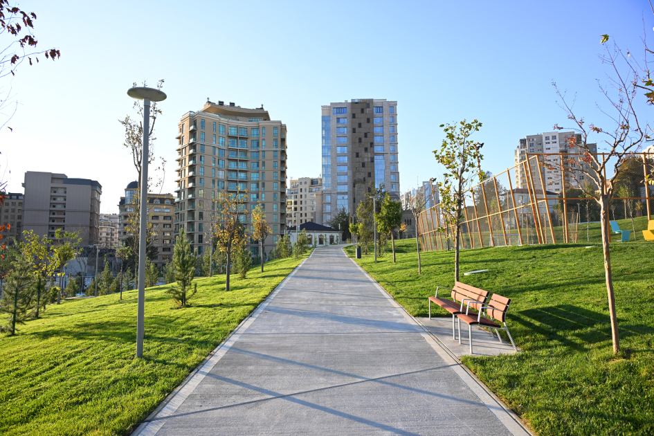 President Ilham Aliyev attends inauguration of third section of Central Park in Baku (PHOTO/VIDEO)