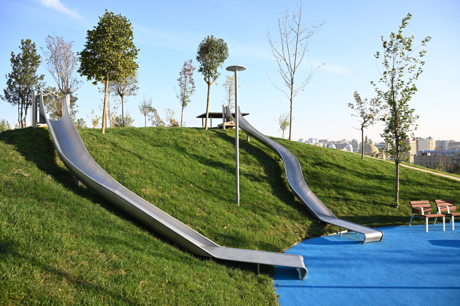 President Ilham Aliyev attends inauguration of third section of Central Park in Baku (PHOTO/VIDEO)