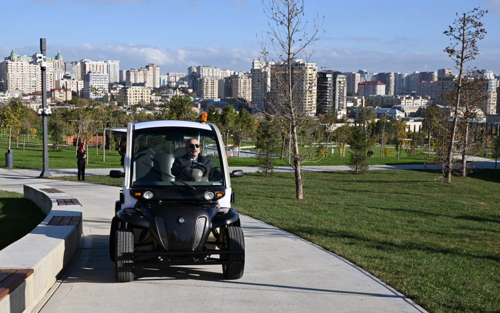 President Ilham Aliyev attends inauguration of third section of Central Park in Baku (PHOTO/VIDEO)