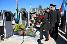 Azerbaijan's MoD visits graves of National Leader, Martyrs ahead of Victory Day (PHOTO)