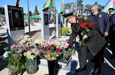 Azerbaijan's MoD visits graves of National Leader, Martyrs ahead of Victory Day (PHOTO)