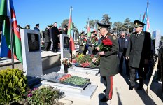 Azerbaijan's MoD visits graves of National Leader, Martyrs ahead of Victory Day (PHOTO)