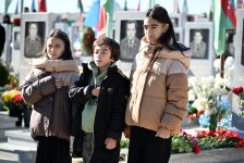 Azerbaijan's MoD visits graves of National Leader, Martyrs ahead of Victory Day (PHOTO)