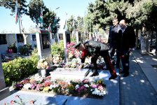 Azerbaijan's MoD visits graves of National Leader, Martyrs ahead of Victory Day (PHOTO)