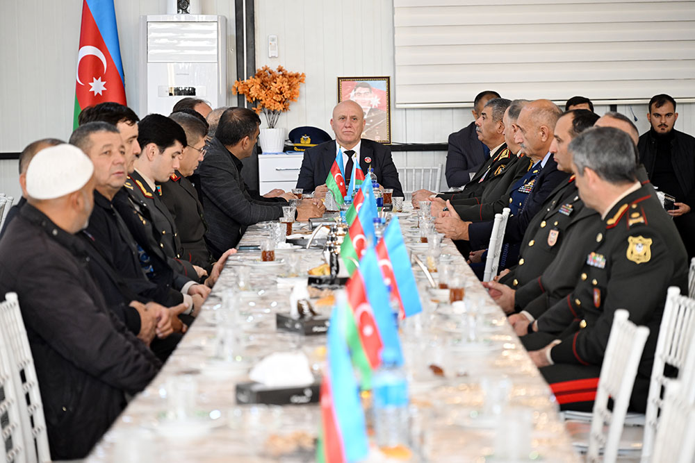 Azerbaijan's MoD visits graves of National Leader, Martyrs ahead of Victory Day (PHOTO)