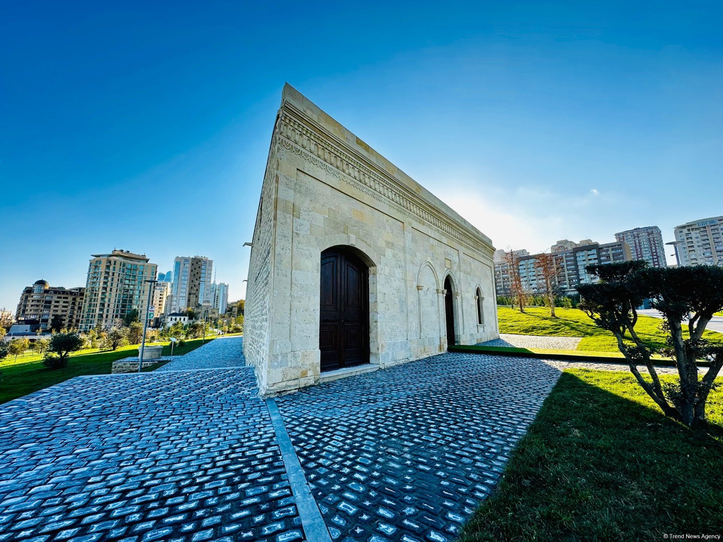 Azerbaijan airs photoshoot from third section of Central Park in Baku