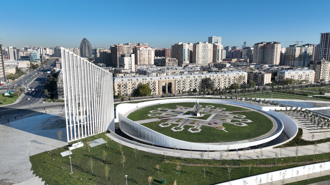 President Ilham Aliyev, First Lady Mehriban Aliyeva attend opening of Victory Park in Baku (PHOTO/VIDEO)