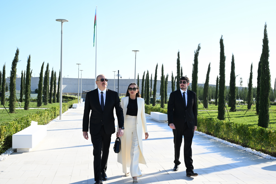 President Ilham Aliyev, First Lady Mehriban Aliyeva attend opening of Victory Park in Baku (PHOTO/VIDEO)