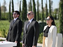 President Ilham Aliyev, First Lady Mehriban Aliyeva attend opening of Victory Park in Baku (PHOTO/VIDEO)