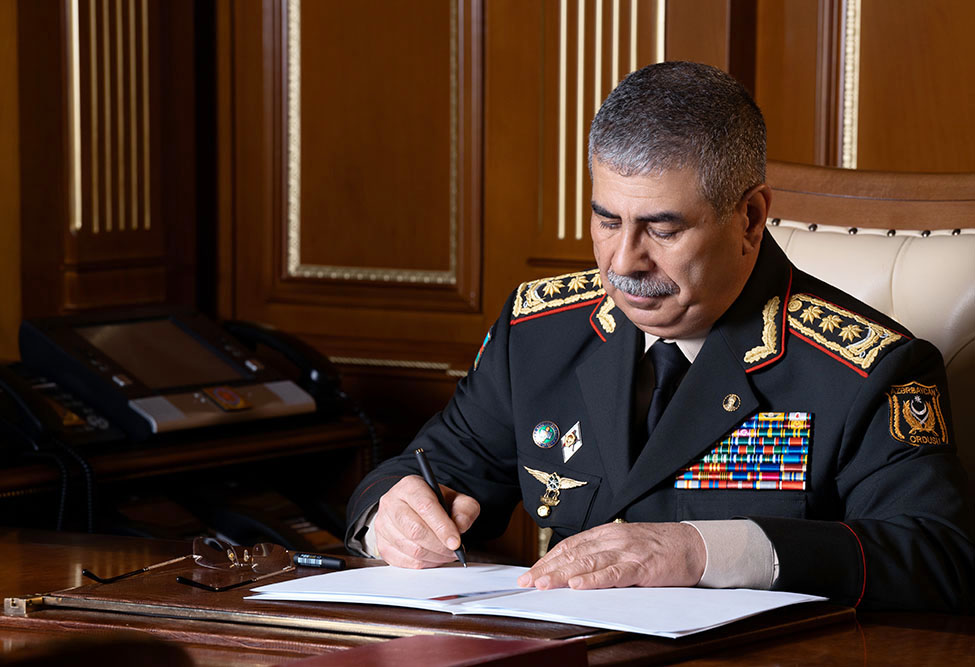Azerbaijani defense minister expresses condolences to Kazakhstan