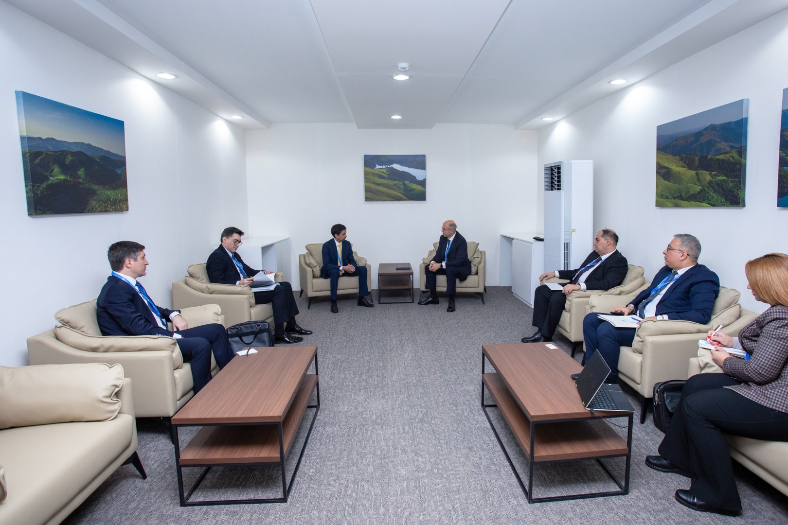 Azerbaijan's energy minister holds series of meetings during COP29 event (PHOTO)