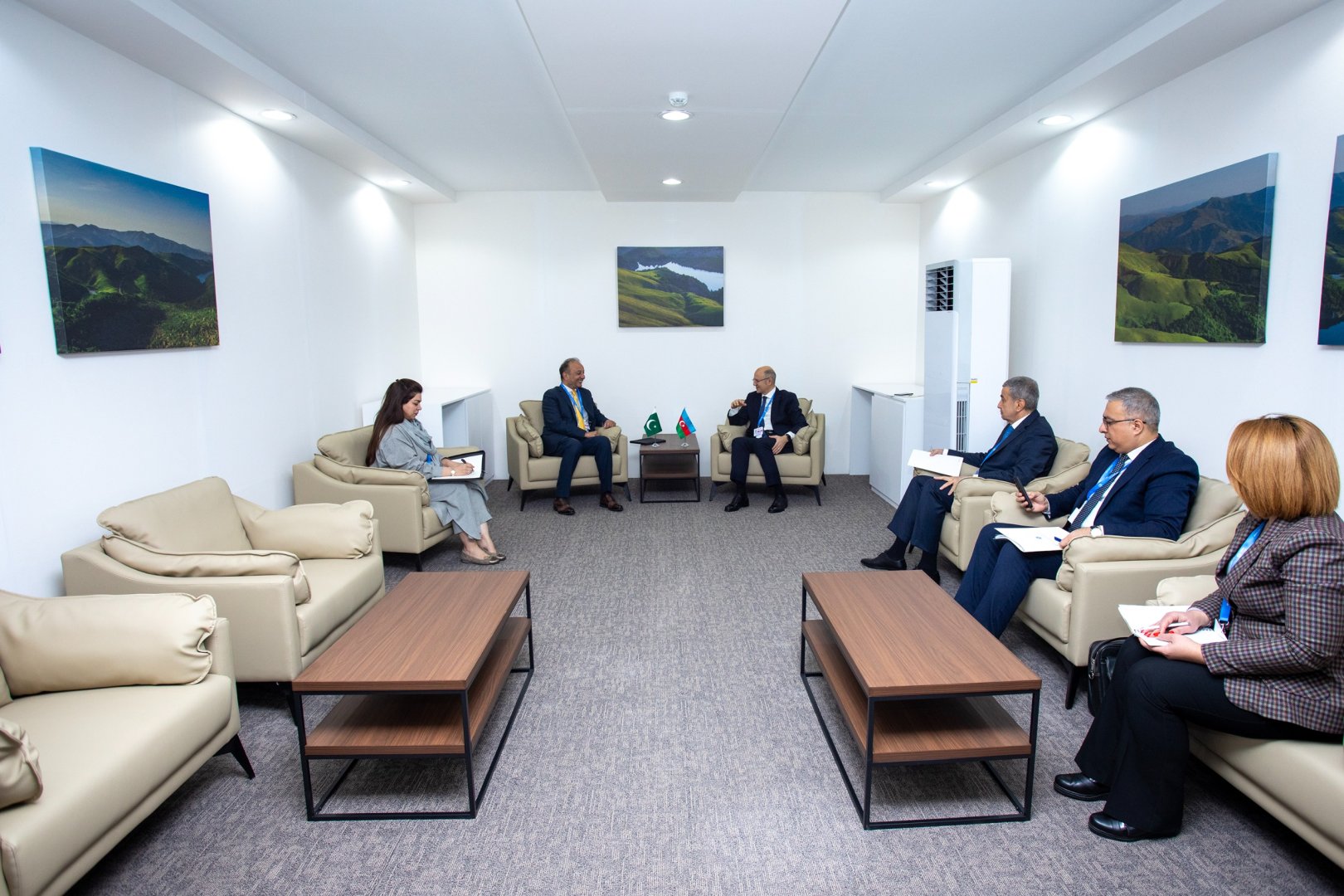 Azerbaijan's energy minister holds series of meetings during COP29 event (PHOTO)