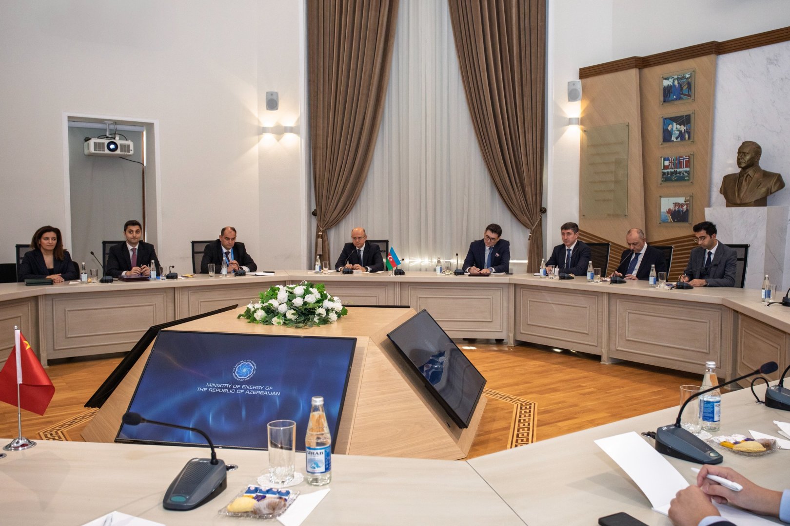 Azerbaijan's Ministry of Energy signs documents on cooperation in field of renewable energy with Chinese companies (PHOTO)