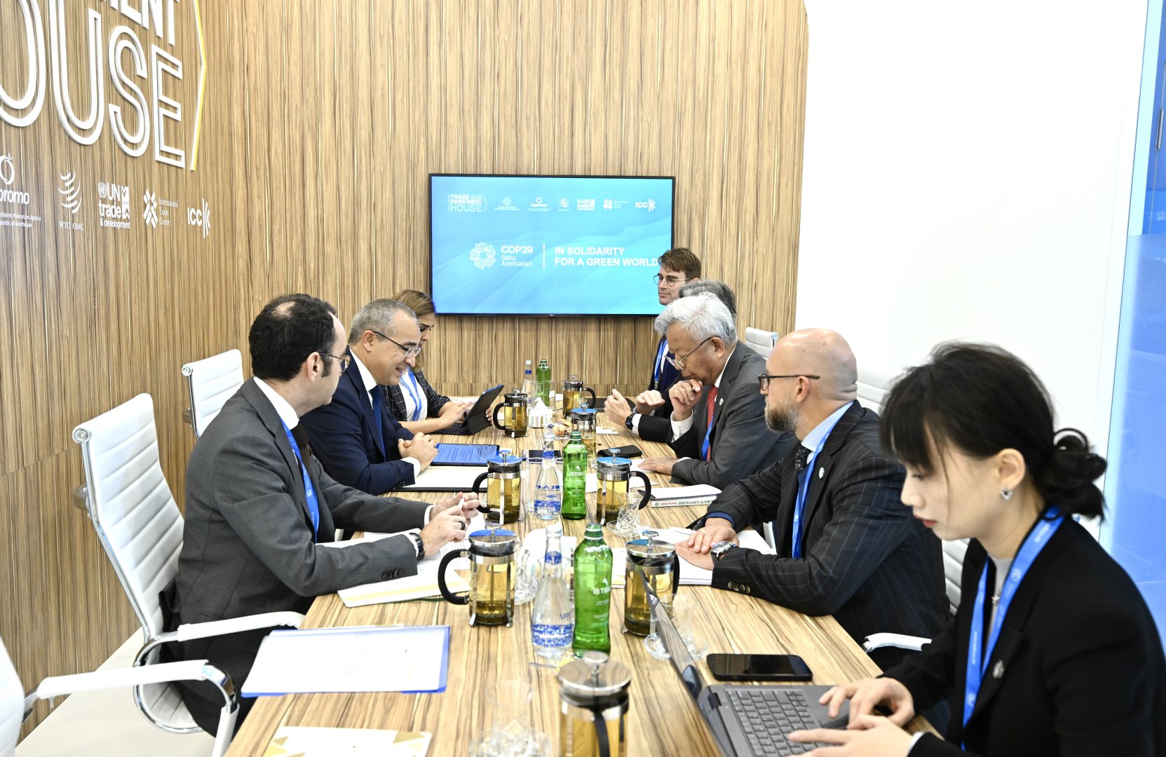 Azerbaijan, AIIB discuss priorities for further cooperation (PHOTO)