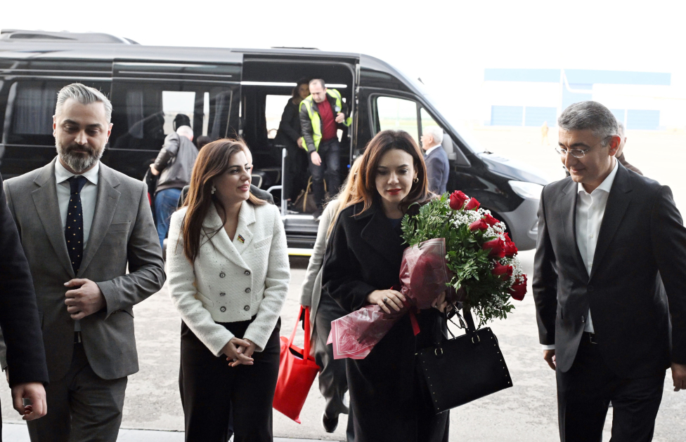 Albanian parliament speaker arrives in Azerbaijan to participate in COP29 (PHOTO)