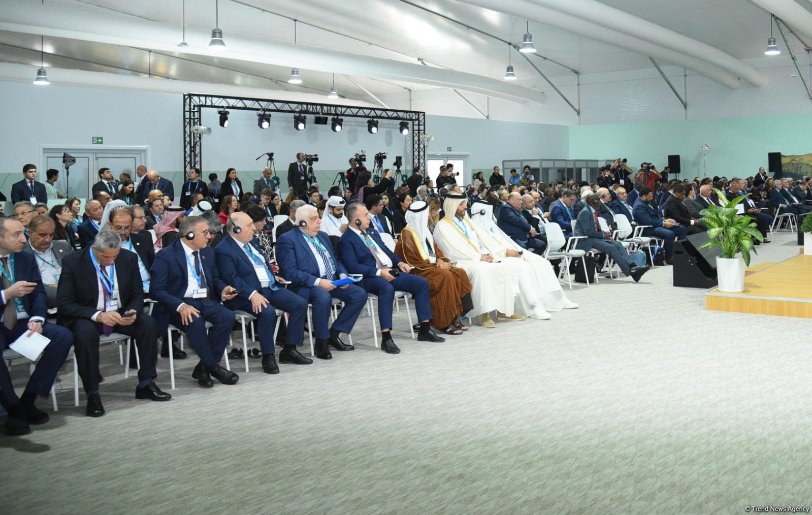 COP29 hosts "Setting scene: understanding real impact of climate change" session (PHOTO)