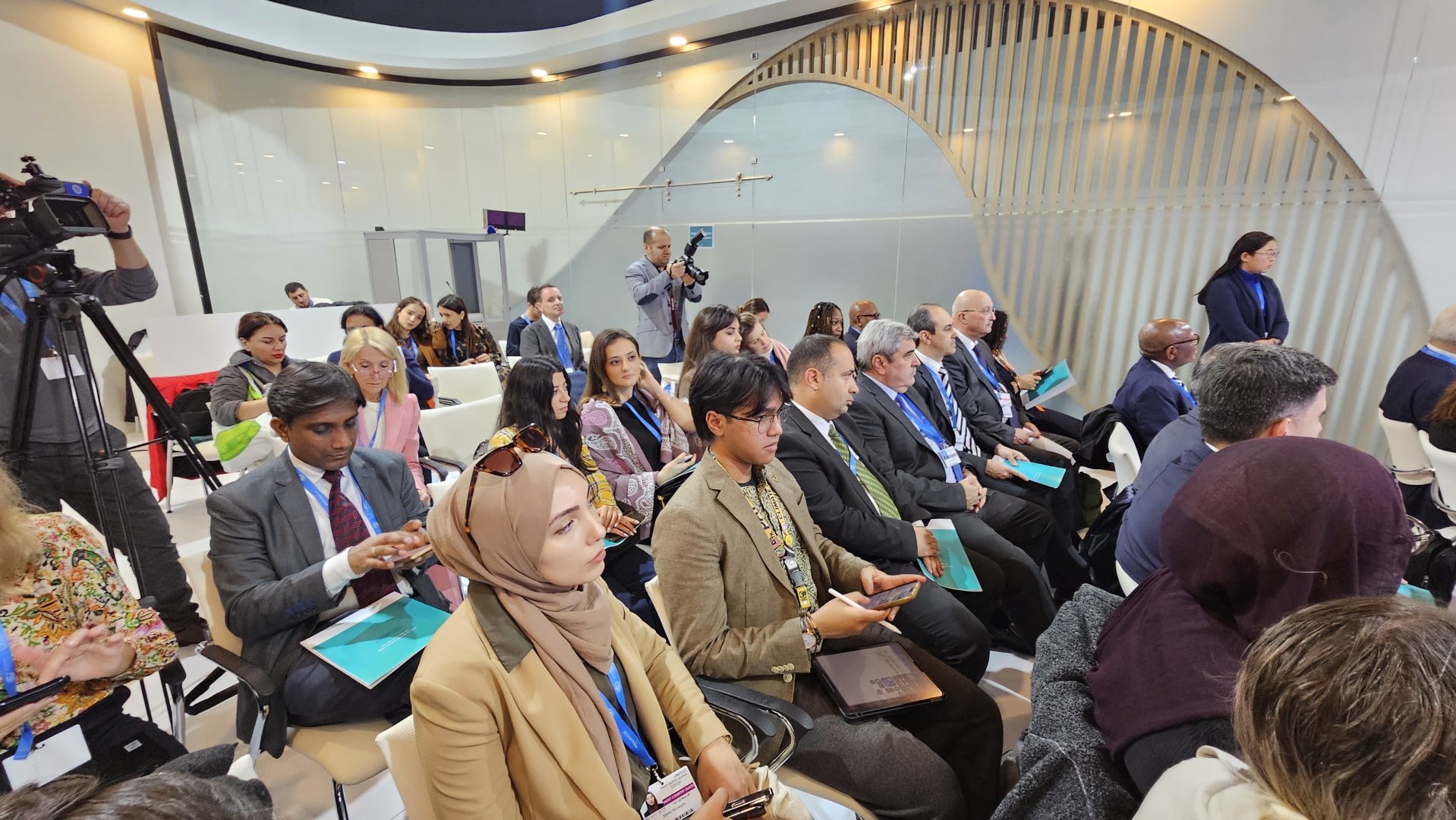 Azerbaijani minister delivers speech at HIV, climate change framework doc's presentation (PHOTO)