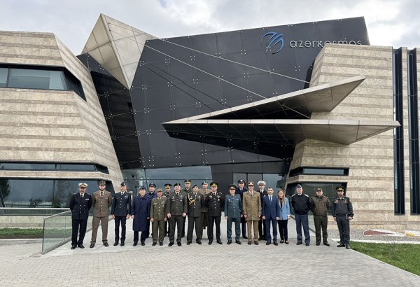 Azerbaijani military attachés visit Azercosmos (PHOTO)
