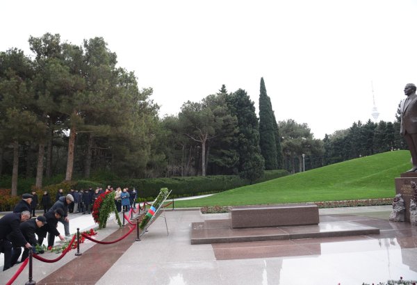 Members of Azerbaijan's Public Association of Veterans of Special Services visit tomb of Great Leader Heydar Aliyev (PHOTO)
