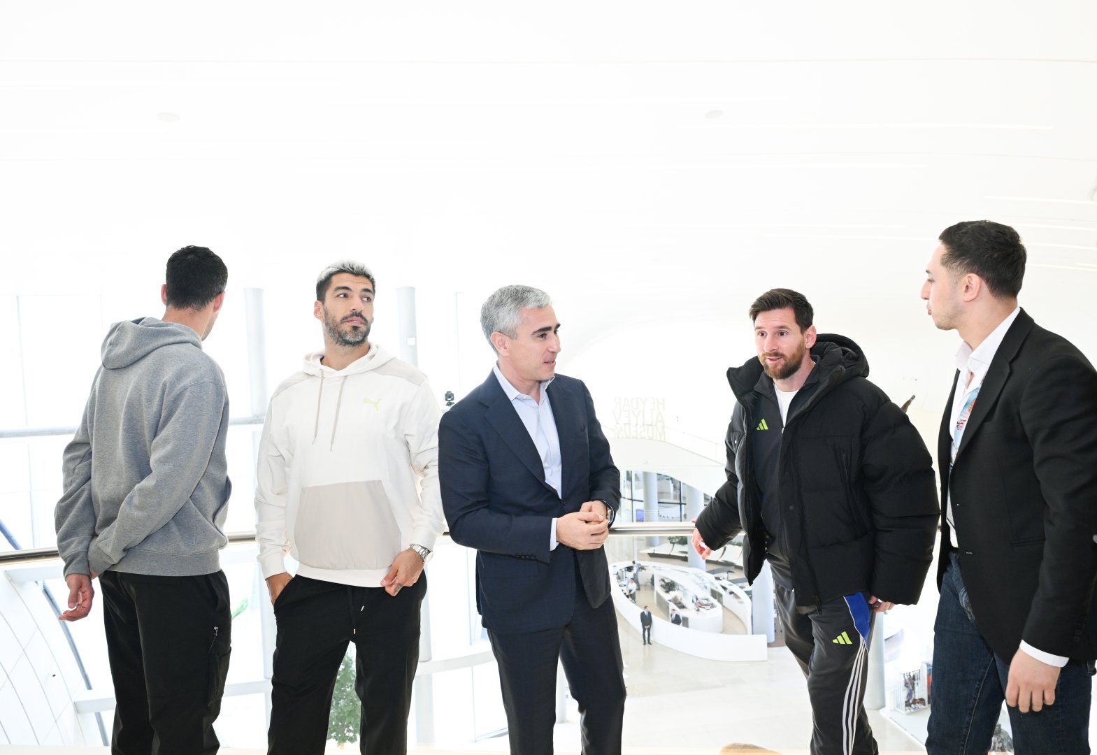 Lionel Messi and his teammates visit Azerbaijan's Heydar Aliyev Center! (PHOTO)