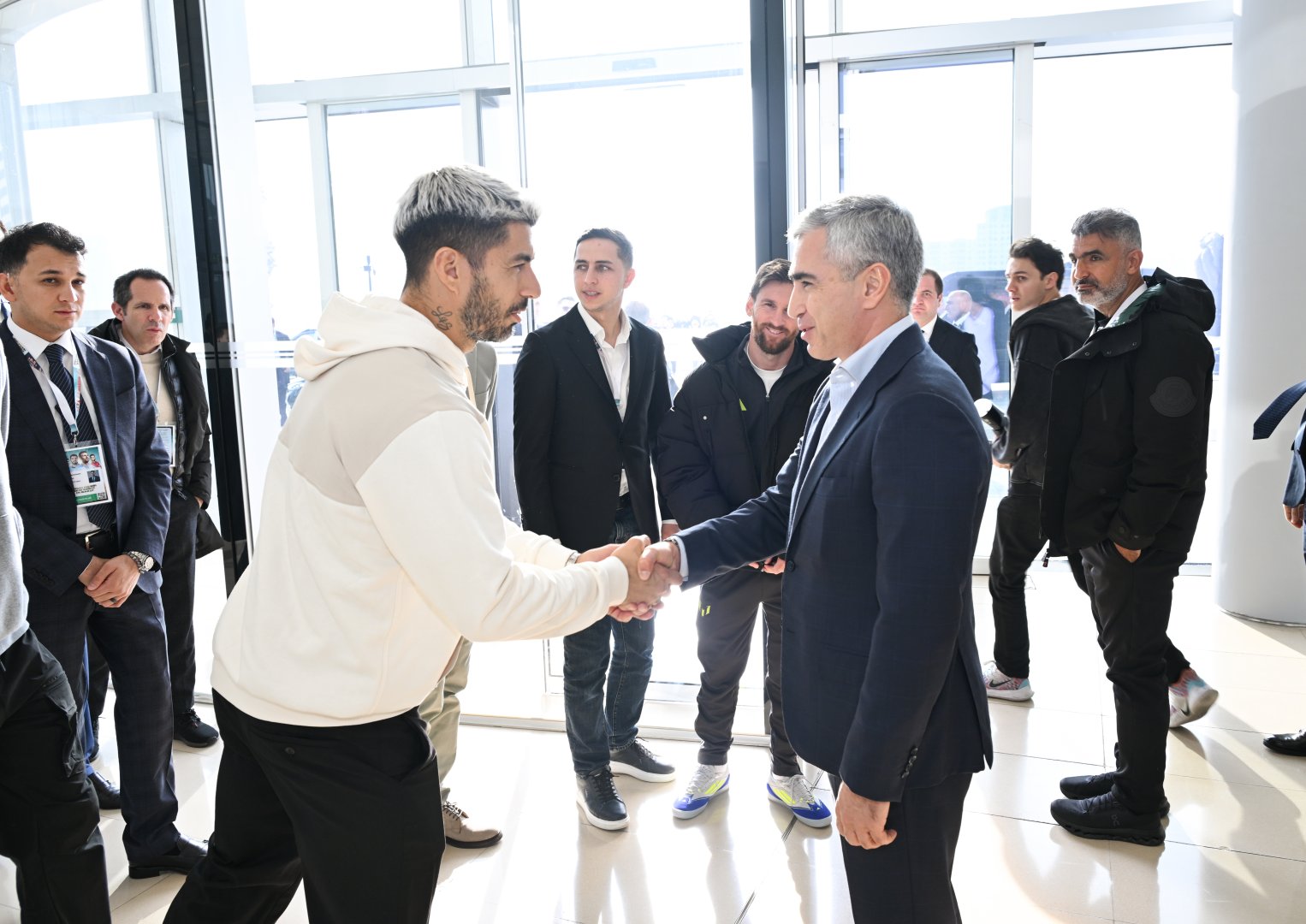 Lionel Messi and his teammates visit Azerbaijan's Heydar Aliyev Center! (PHOTO)