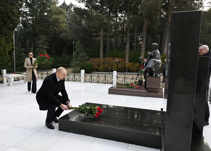 President Ilham Aliyev, First Lady Mehriban Aliyeva visit grave of National Leader Heydar Aliyev (PHOTO/VIDEO)