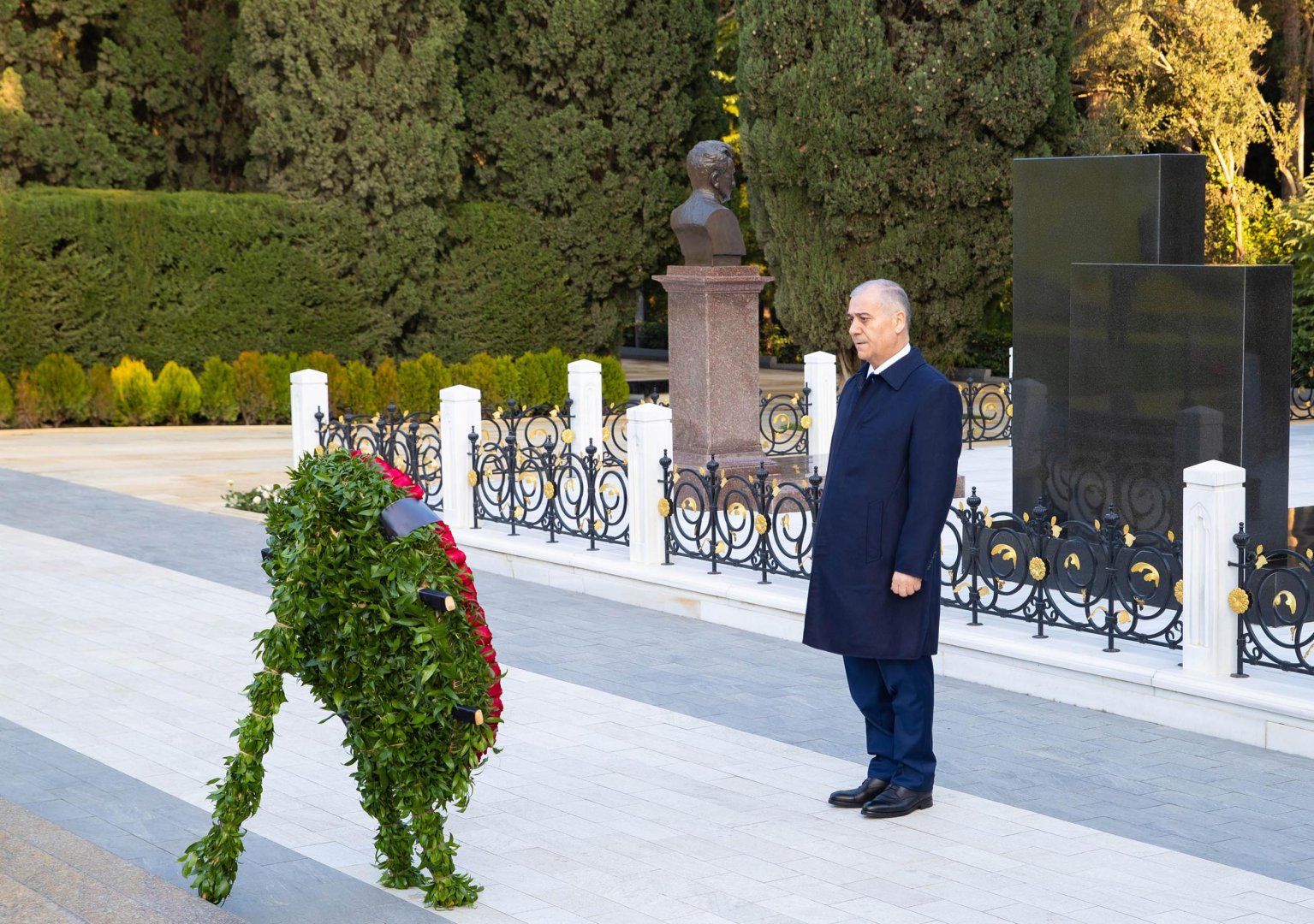 Azerbaijani security service staff visits National Leader Heydar Aliyev's tomb (PHOTO/VIDEO)