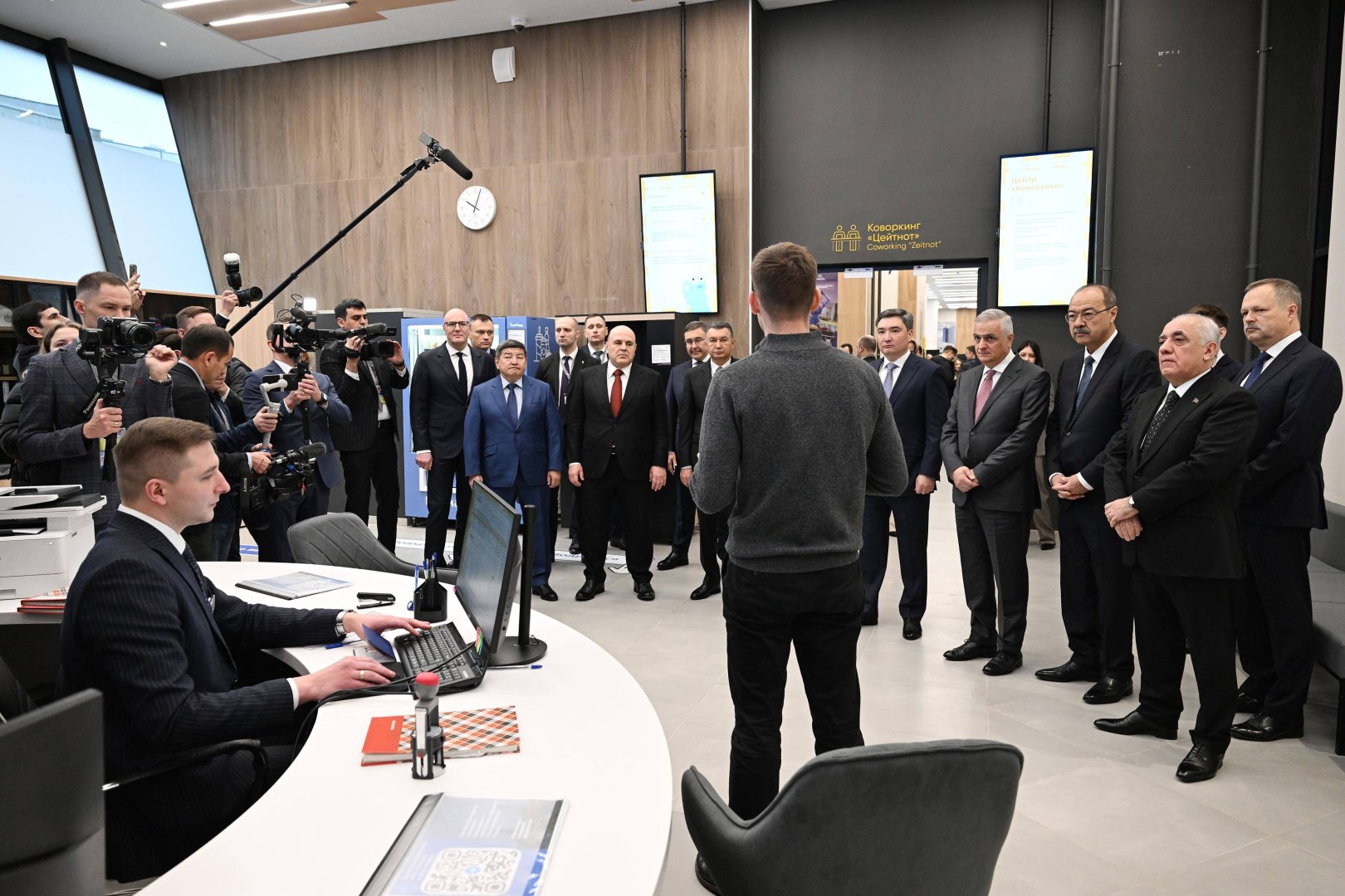 Azerbaijani PM visits Russia's Bauman Moscow State Technical University (PHOTO)