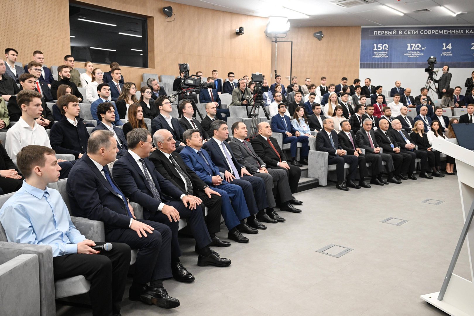 Azerbaijani PM visits Russia's Bauman Moscow State Technical University (PHOTO)